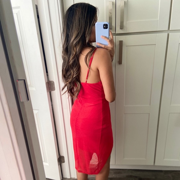 RED DRESS - Picture 2 of 2